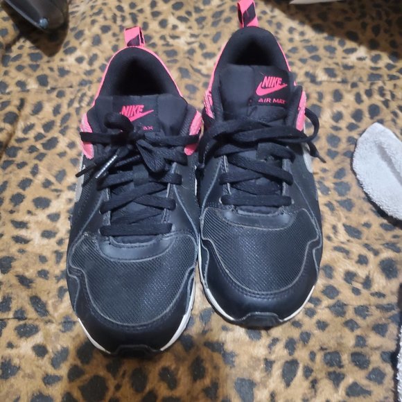 Nike's - Picture 1 of 2